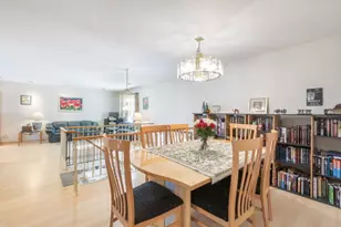 203 Albert Dr, Vernon Hills, IL 60061 - Photo 3