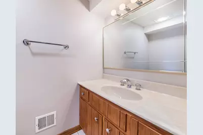 8332 N Knight Avenue, Niles, IL 60714 - Photo 15