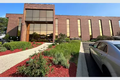 977 N Oaklawn Avenue, Elmhurst, IL 60126 - Photo 1