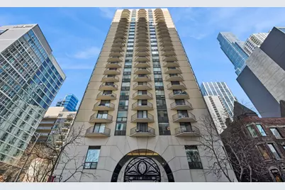 70 W Huron Street #1704, Chicago, IL 60654 - Photo 3