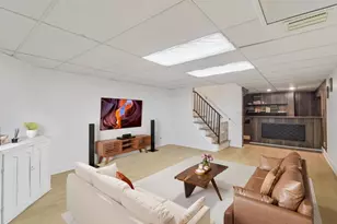 105 W Dover Dr, Mount Prospect, IL 60056 - Photo 27