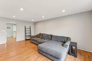 1520 Yorkshire Dr, Hanover Park, IL 60133 - Photo 5