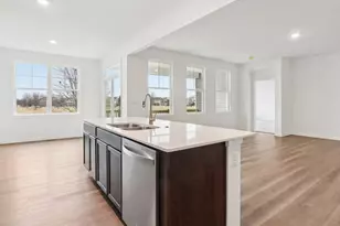 284 Snowdrop Ln, Elgin, IL 60124 - Photo 5