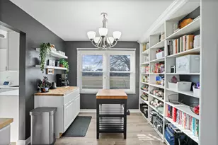 308 Skyvue Ln, Schaumburg, IL 60194 - Photo 9