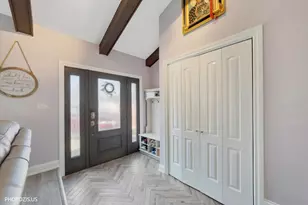 981 N Mill Rd, Addison, IL 60101 - Photo 3