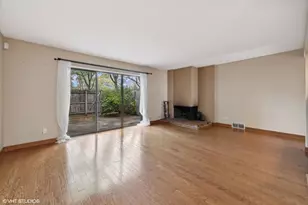 1930 Songsparrow Ct, Schaumburg, IL 60173 - Photo 3