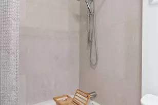 200 E Delaware Pl, Chicago, IL 60611 - Photo 23