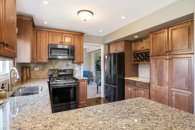 2305 Hartford Court, Naperville, IL 60565 - Photo 7