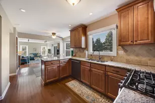2305 Hartford Ct, Naperville, IL 60565 - Photo 5