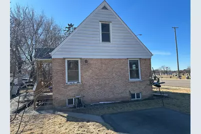 542 Sycamore Road, Dekalb, IL 60115 - Photo 3