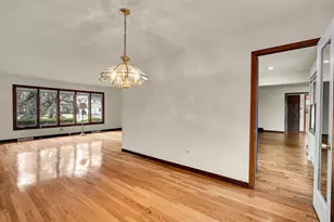 1040 E Grissom Dr, Palatine, IL 60074 - Photo 5