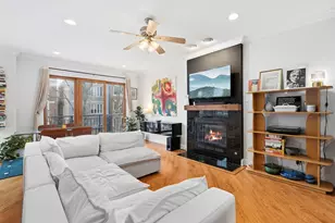 2437 W Cortez St, Chicago, IL 60622 - Photo 3