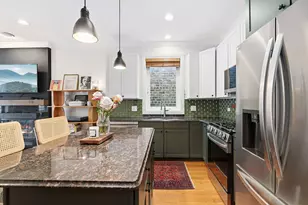 2437 W Cortez St, Chicago, IL 60622 - Photo 5