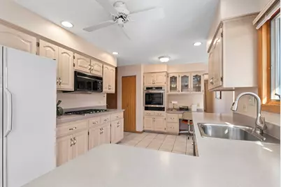 18515 Dundee Avenue, Homewood, IL 60430 - Photo 11