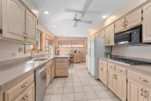 18515 Dundee Ave, Homewood, IL 60430 - Photo 7