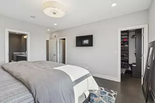 2341 W Roscoe St, Chicago, IL 60618 - Photo 23