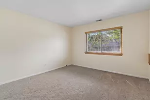 925 Spring Hill Dr, Northbrook, IL 60062 - Photo 11