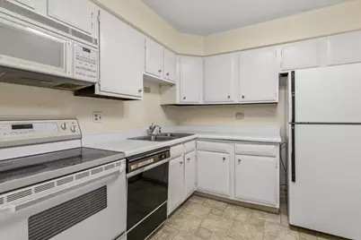 925 Spring Hill Drive #102, Northbrook, IL 60062 - Photo 9