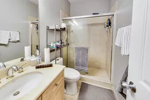 1330 W Fletcher St, Chicago, IL 60657 - Photo 31