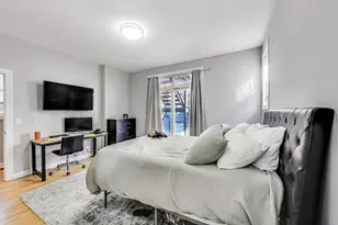 1330 W Fletcher St, Chicago, IL 60657 - Photo 17