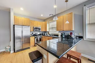 1330 W Fletcher St, Chicago, IL 60657 - Photo 13