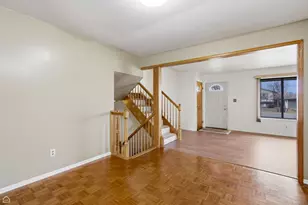 409 Kensington Dr, McHenry, IL 60050 - Photo 7