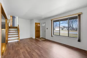 409 Kensington Dr, McHenry, IL 60050 - Photo 9