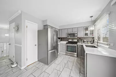 2421 Royal Drive #1, Lombard, IL 60148 - Photo 7