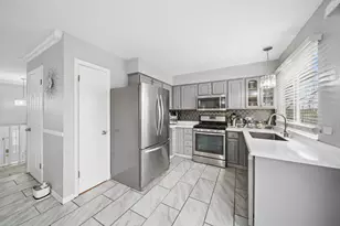 2421 Royal Dr, Lombard, IL 60148 - Photo 7