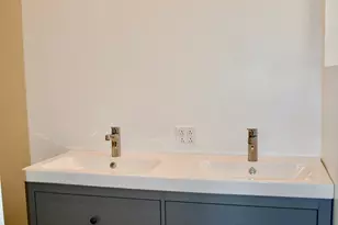 867 E Pershing Rd, Chicago, IL 60653 - Photo 3