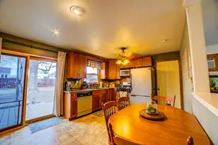 708 E Sycamore St, Watseka, IL 60970 - Photo 13