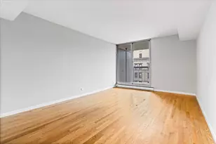 201 E Chestnut St, Chicago, IL 60611 - Photo 13