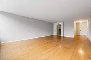 201 E Chestnut St, Chicago, IL 60611 - Photo 9