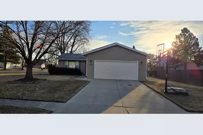 110 N Ashland Drive, McHenry, IL 60050 - Photo 1