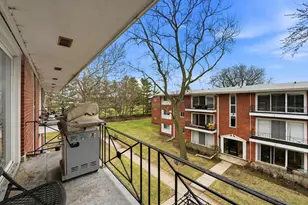 10111 Old Orchard Ct, Skokie, IL 60076 - Photo 7