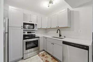 10111 Old Orchard Ct, Skokie, IL 60076 - Photo 9