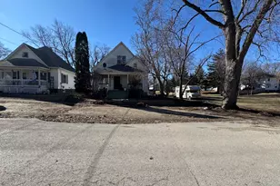 113 S Isabella St, Clifton, IL 61727 - Photo 1