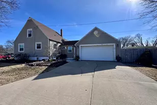 1825 18th Ave, Sterling, IL 61081 - Photo 3