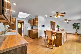 7631 Chestnut Dr, Orland Park, IL 60462 - Photo 5