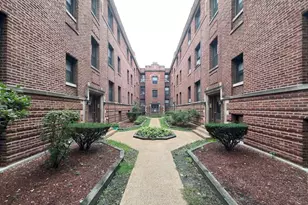 931 W Sunnyside Ave, Chicago, IL 60640 - Photo 1
