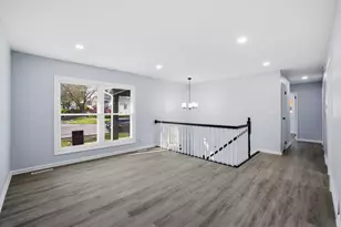 915 Mayfield Dr, Round Lake Beach, IL 60073 - Photo 5