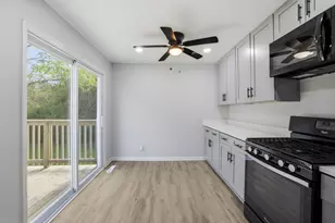 915 Mayfield Dr, Round Lake Beach, IL 60073 - Photo 9