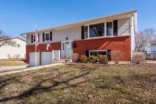 353 N Clark Dr, Palatine, IL 60074 - Photo 1