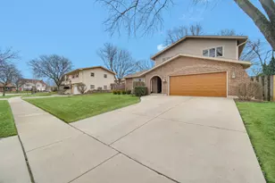 519 Charlestown Dr, Bolingbrook, IL 60440 - Photo 3