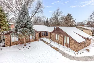 6729 W Menominee Pkwy, Palos Heights, IL 60463 - Photo 1