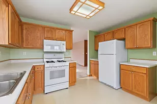 122 McLaren Dr S, Sycamore, IL 60178 - Photo 11