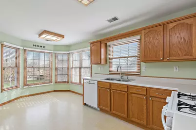 122 McLaren Drive S, Sycamore, IL 60178 - Photo 9