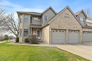 122 McLaren Dr S, Sycamore, IL 60178 - Photo 1