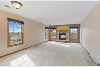 122 McLaren Drive S, Sycamore, IL 60178 - Photo 5