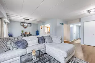 9527 S 54th Ave, Oak Lawn, IL 60453 - Photo 3